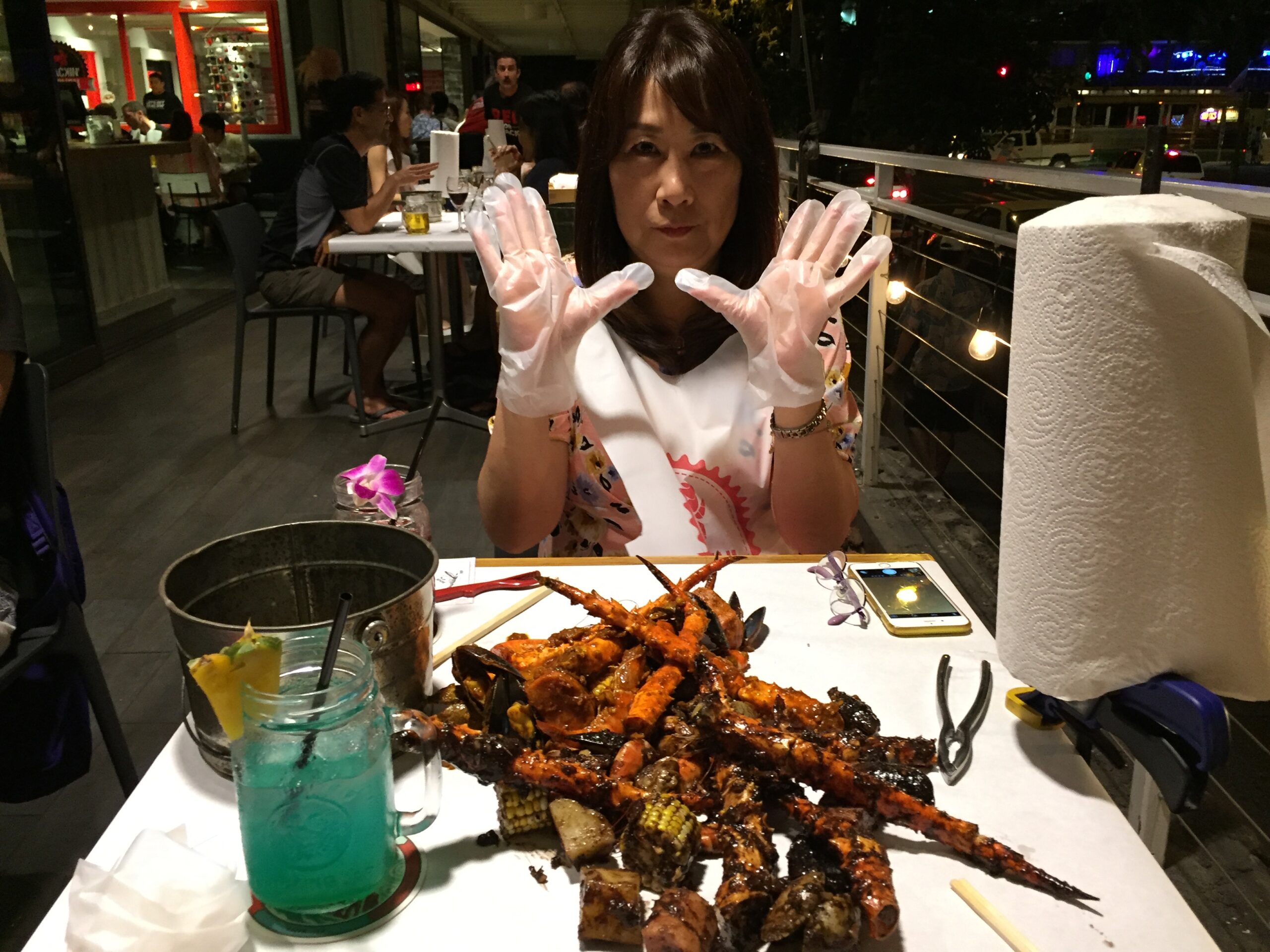 crackinkitchenハワイで手づかみ(ビニール手袋)