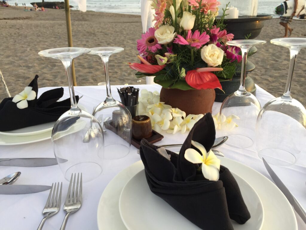 バリ島・ロマンチックディナー・テーブルセッティング
