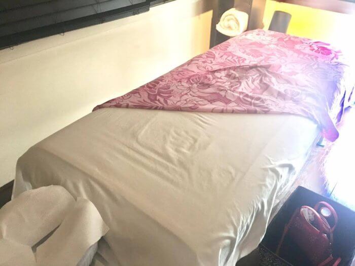 マッサージクリニックでロミロミ