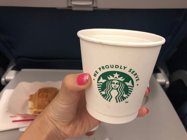 デルタ航空・機内食スタバコーヒー