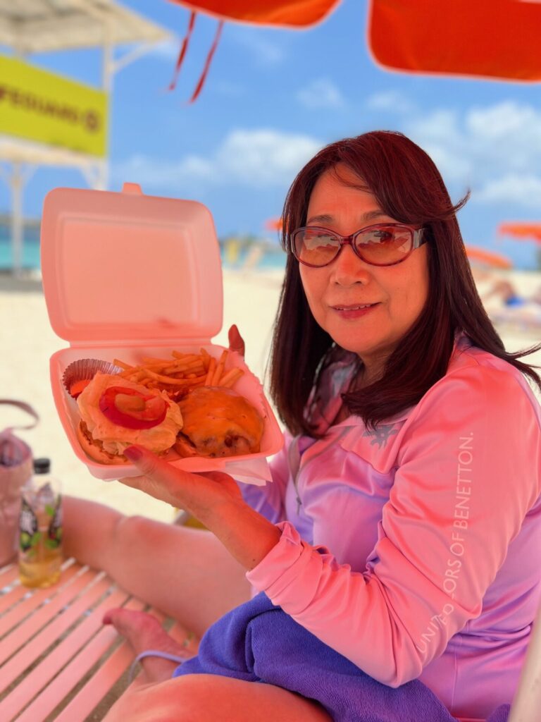 沖縄・バーガーショップH&Sのチーズバーガー