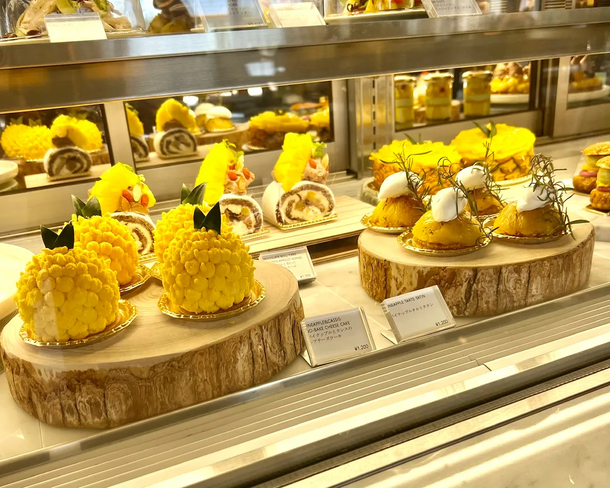 Cakes and sweets at PALETTE cafe