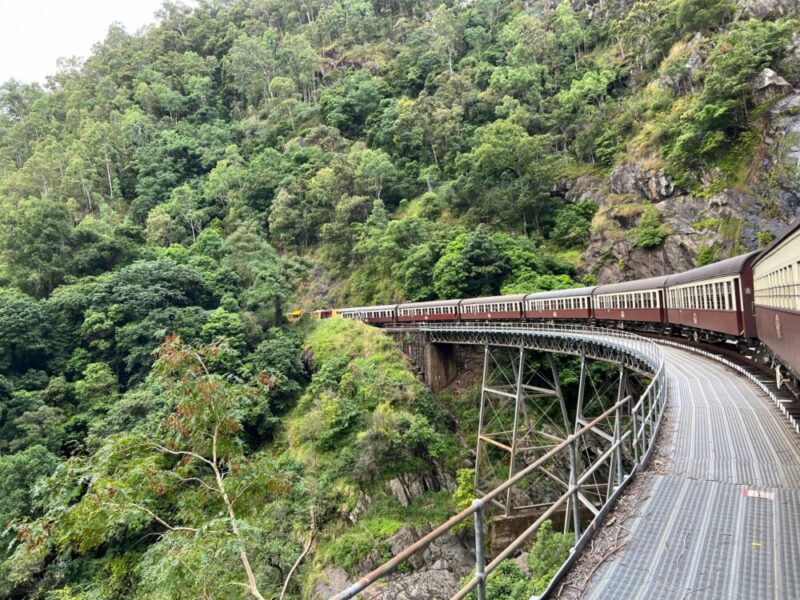 キュランダ鉄道・ゴールドクラス世界の車窓から