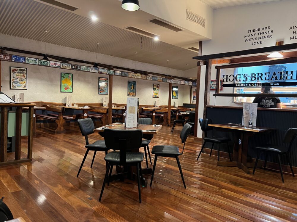 Hogs Breath Cafe店内