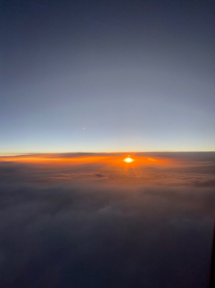 ケアンズ発ヴァージンオーストラリア航空の空の上・夕焼け
