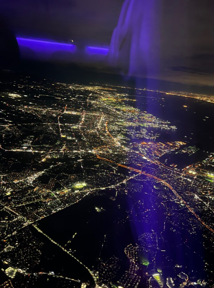 ケアンズ発ヴァージンオーストラリア航空の空の上・夜景