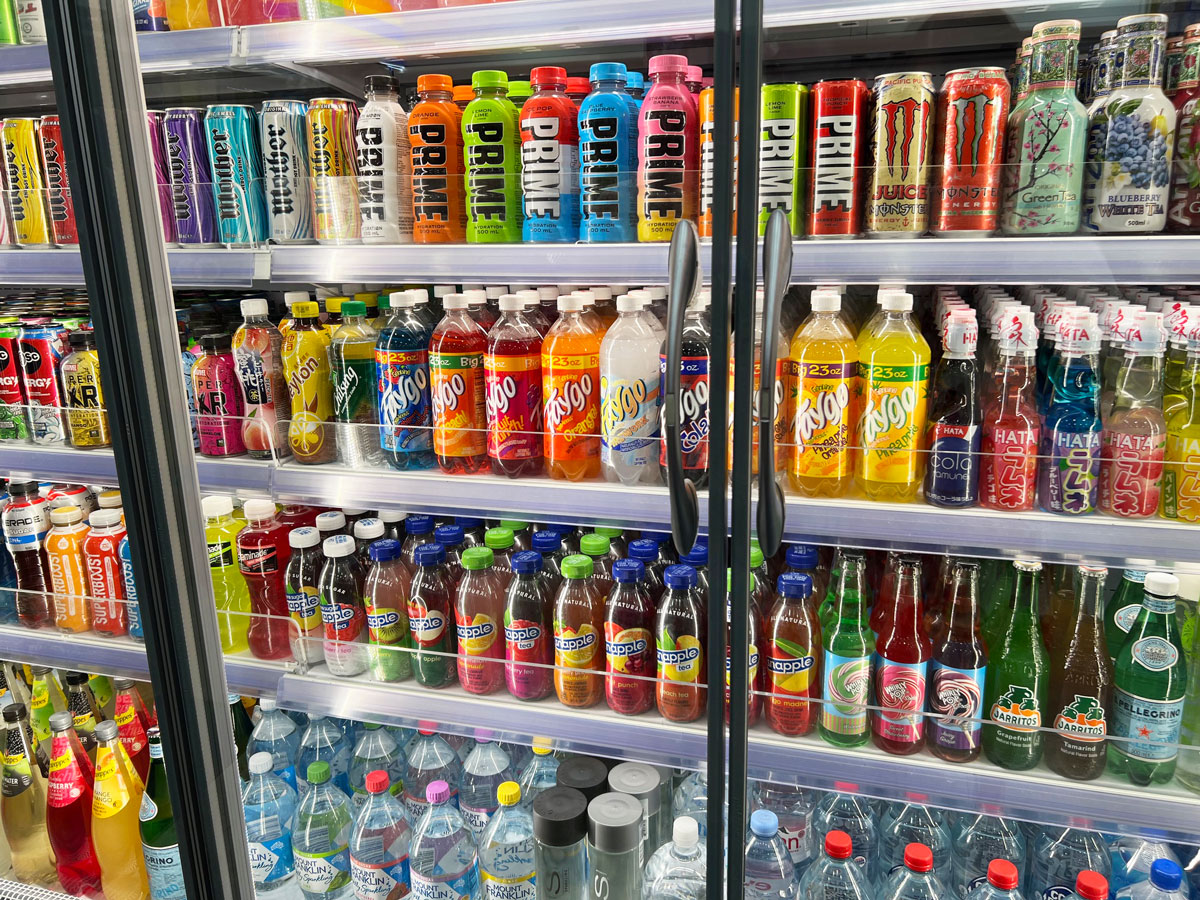 ケアンズナイトマーケット｜値段が書いていないコンビニに売ってるジュース