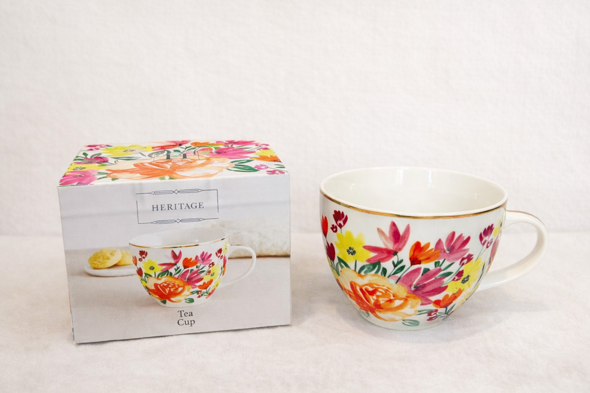 オーストラリア・ケアンズお土産|Myerで購入した花柄マグカップ