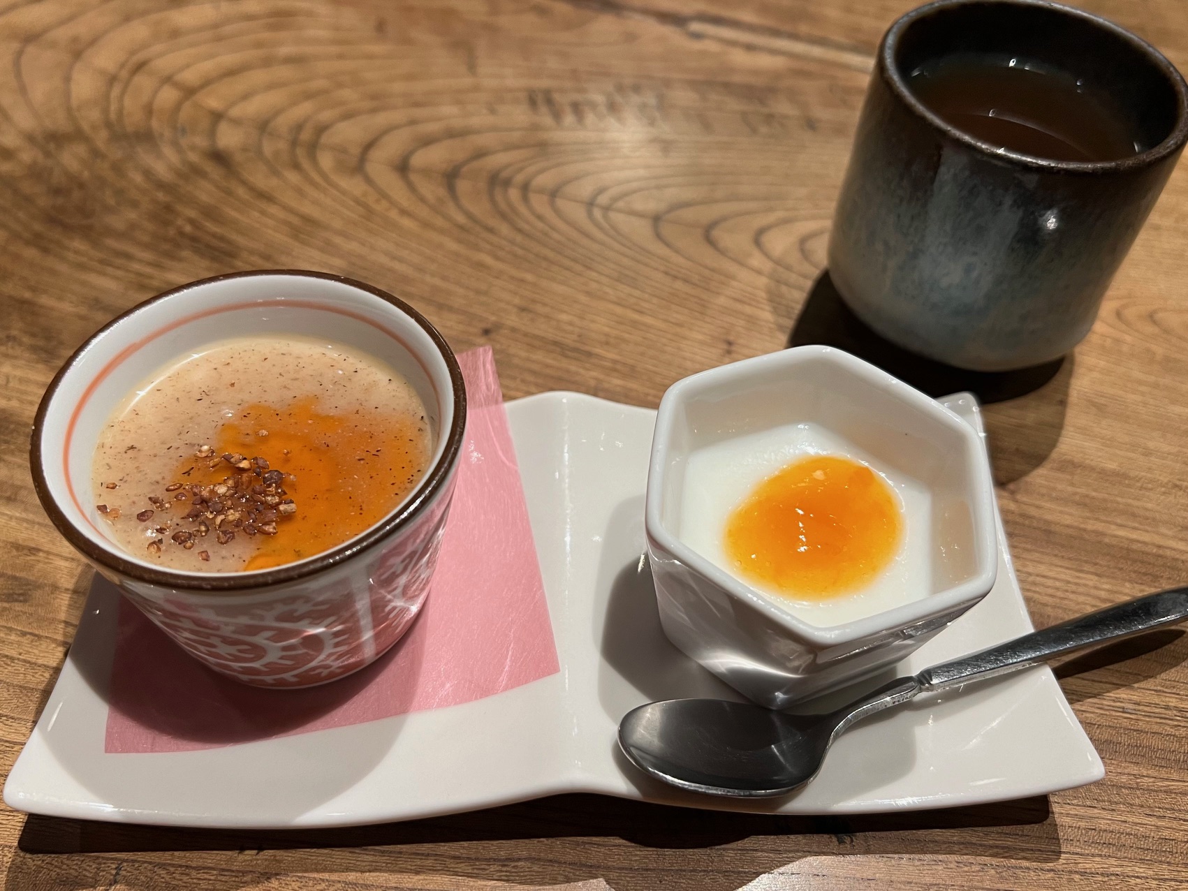 蕎麦料理処萱そばプリンと杏仁豆腐