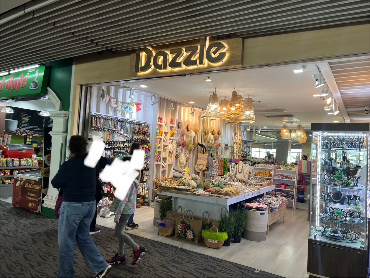 プーケット国際空港にある土産物屋さん
