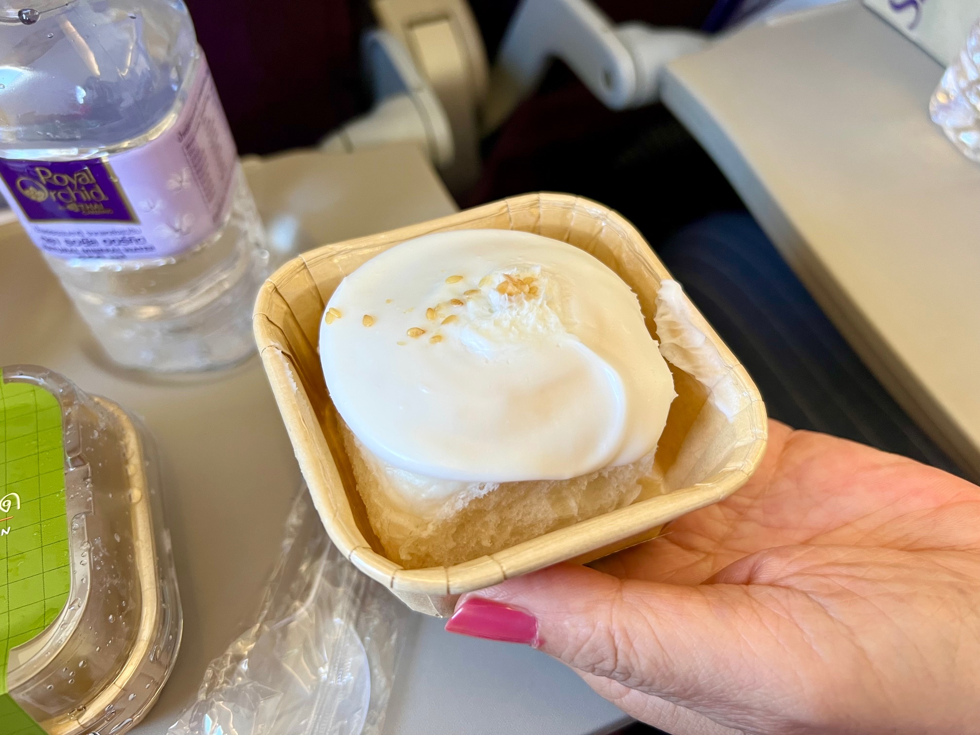 プーケットからバンコク行きタイ航空の機内食のパン