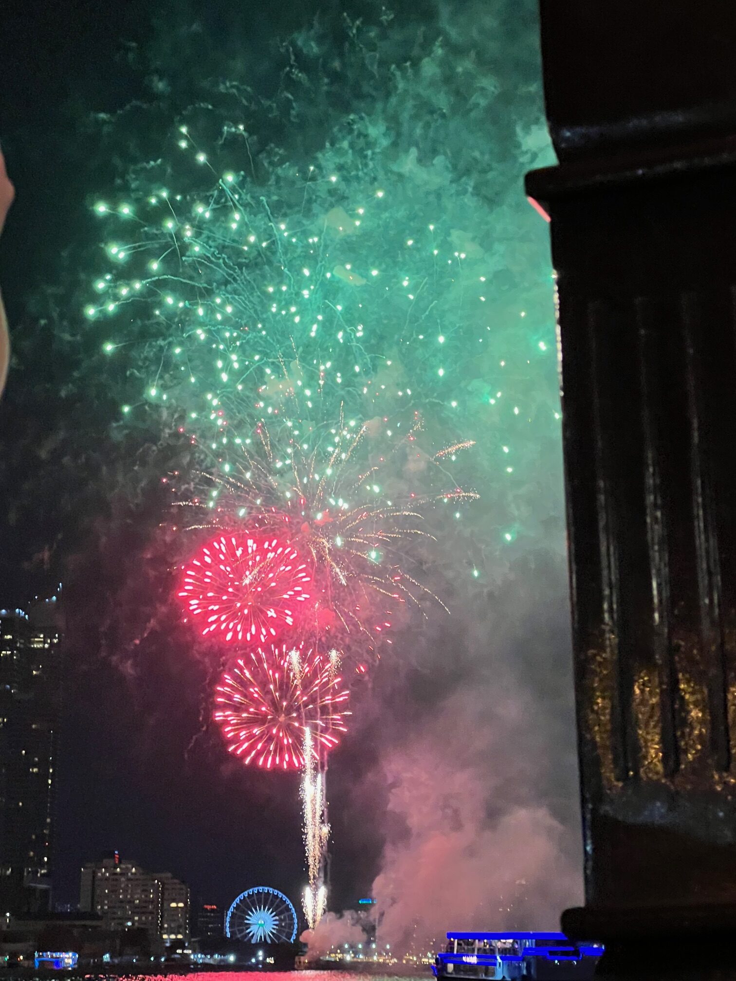 チャオプラヤ川の船から花火を見る２