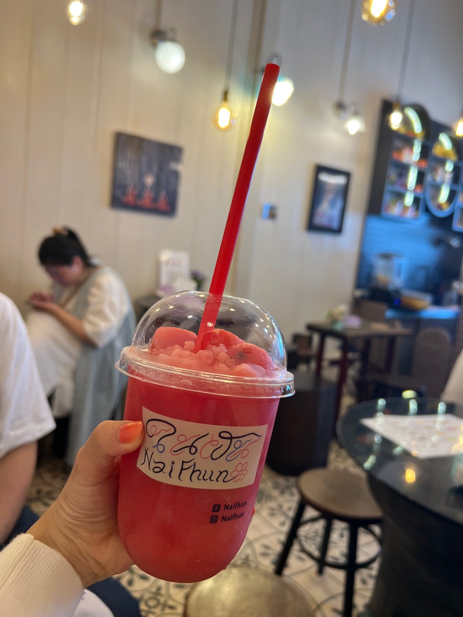 ワット・プラケオ近くのカフェでスムージー