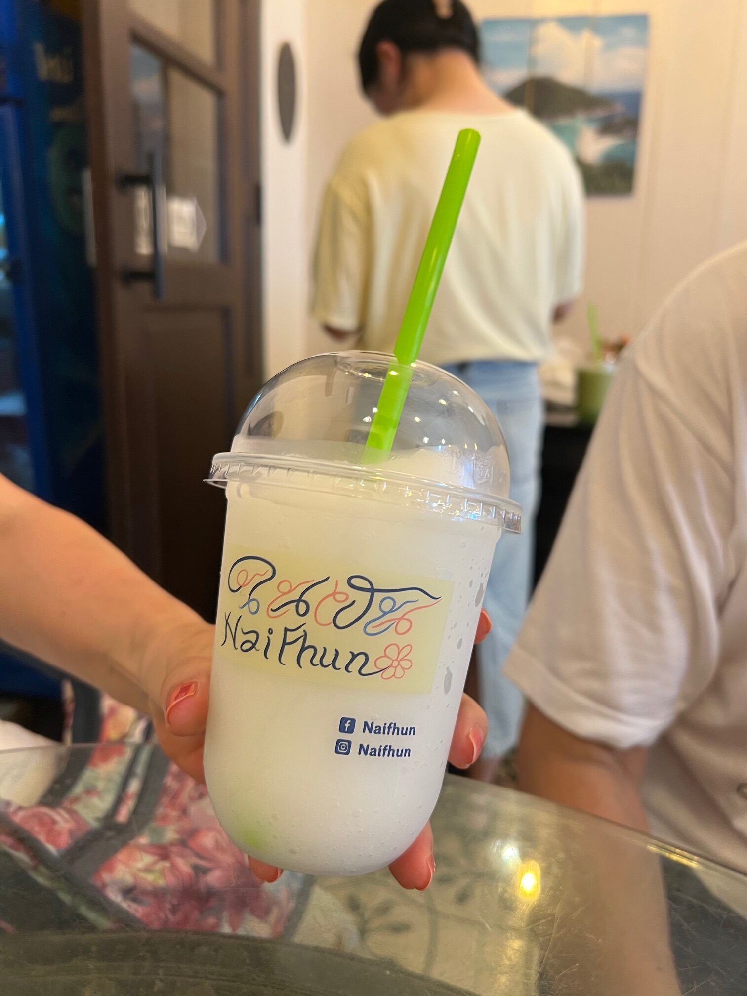 ワット・プラケオ近くのカフェNaiFhunでレモンスムージー