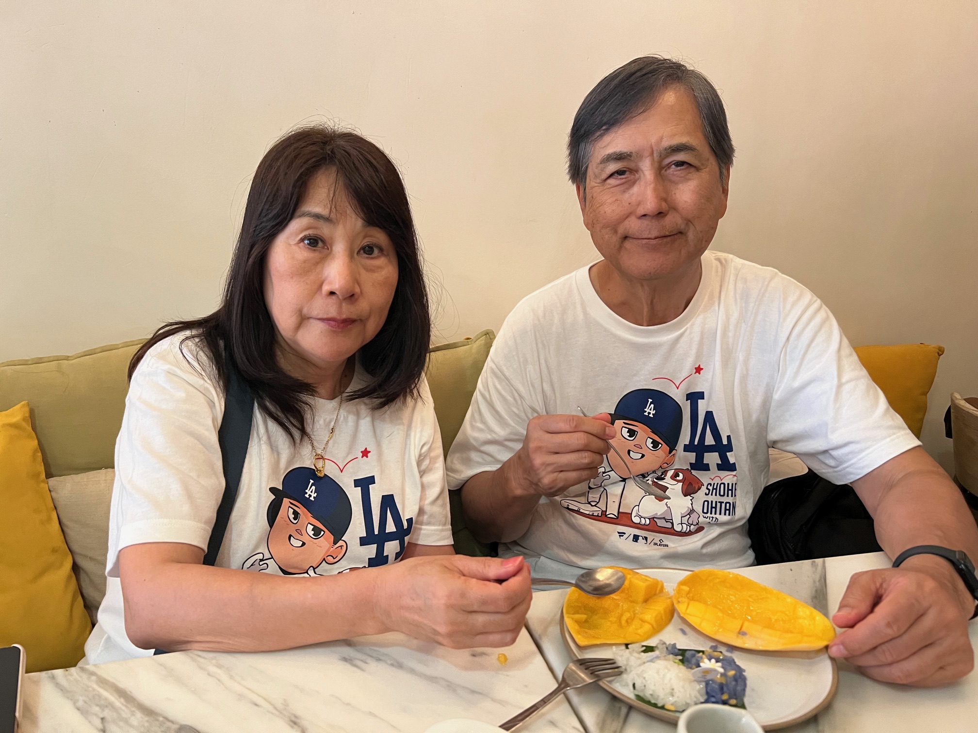 メイクミーマンゴーでマンゴースイーツを楽しむ６０代
