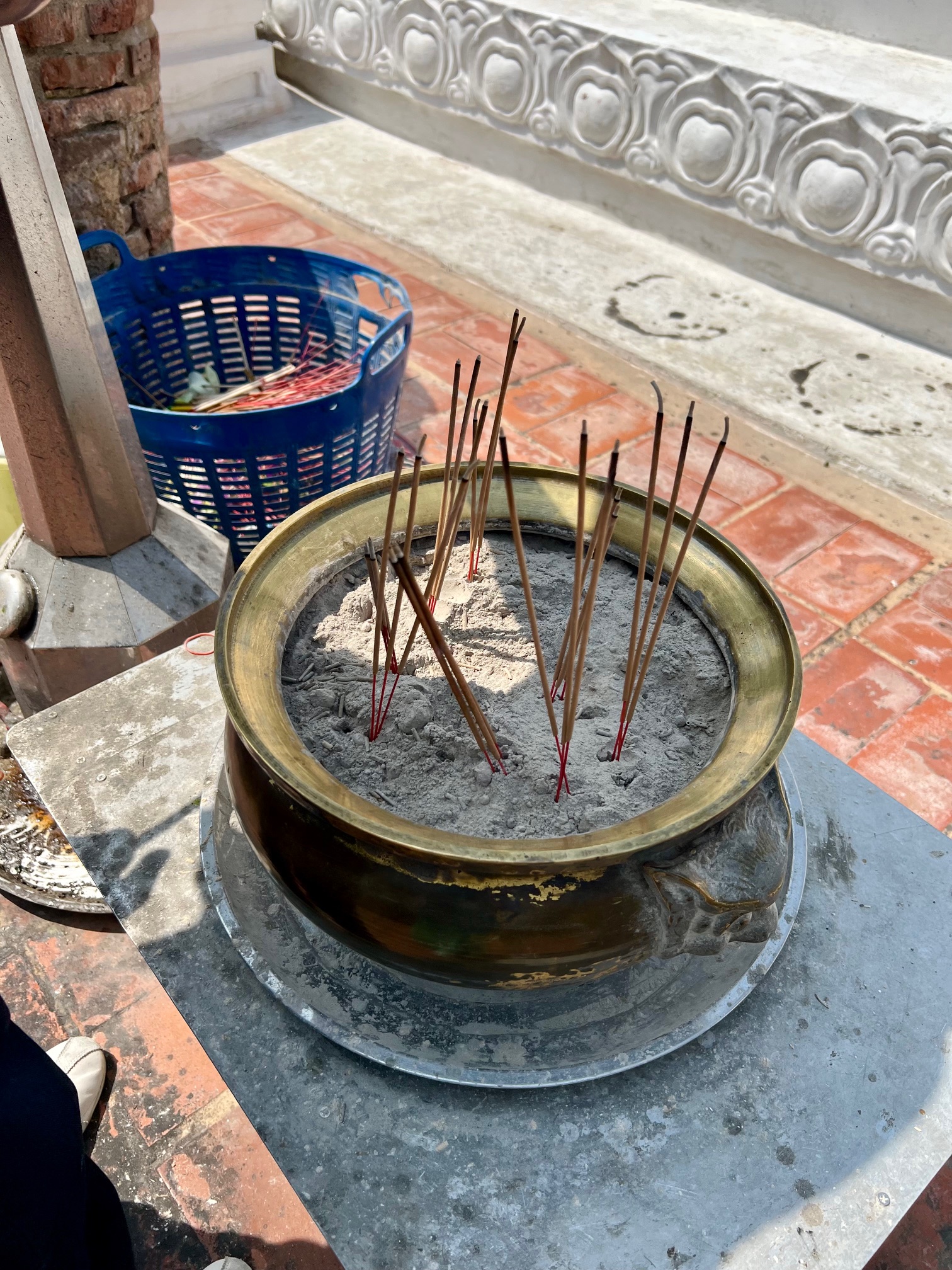 アユタヤ「ワット・ヤイ・チャイ・モンコン（Wat Yai Chai Mongkhon）」で参拝お線香