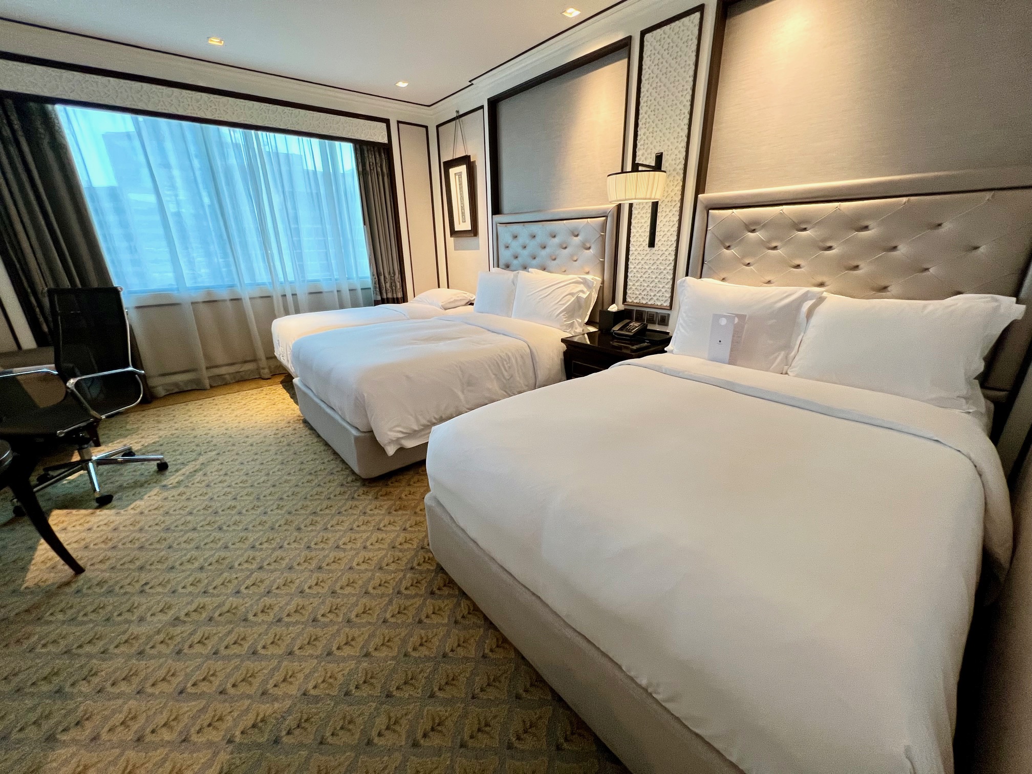 60代タイ旅行のホテル｜アテネホテルラグジュアリーコレクションのベッド