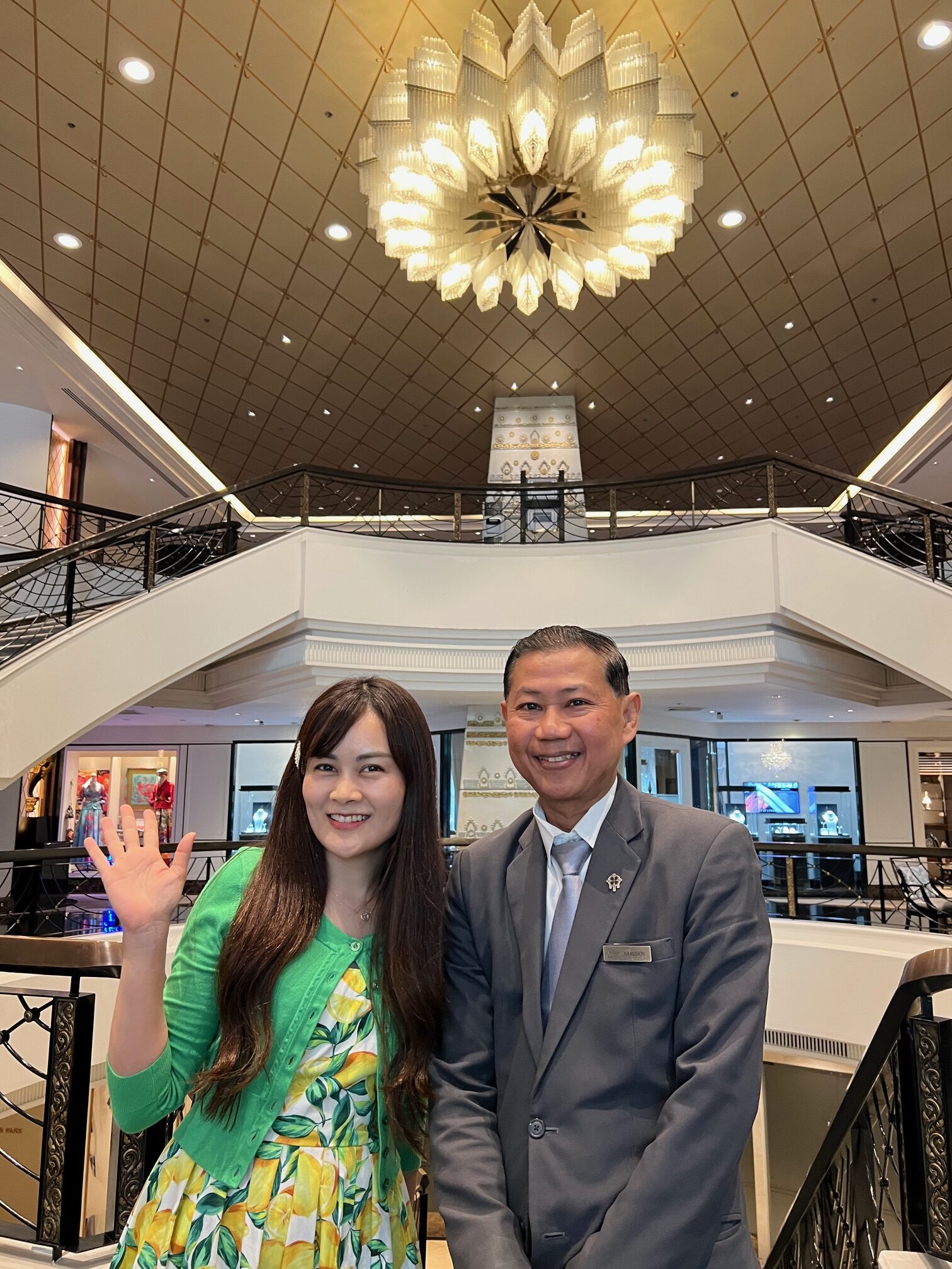 60代タイ旅行のホテル｜アテネホテルバンコクラグジュアリーコレクションのスタッフさん