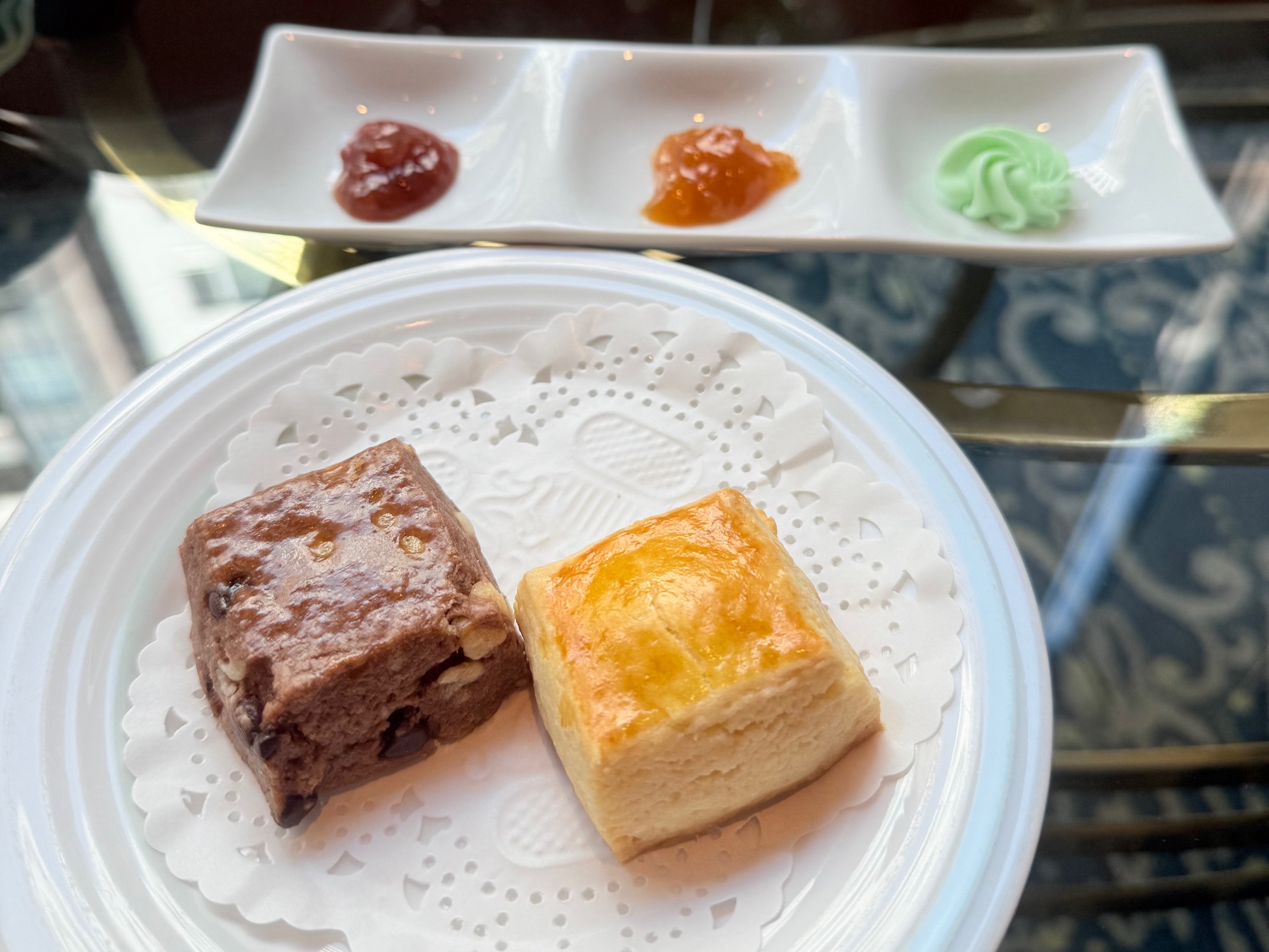 ロイヤルパークホテル・チョコミントアフタヌーンティー スコーン