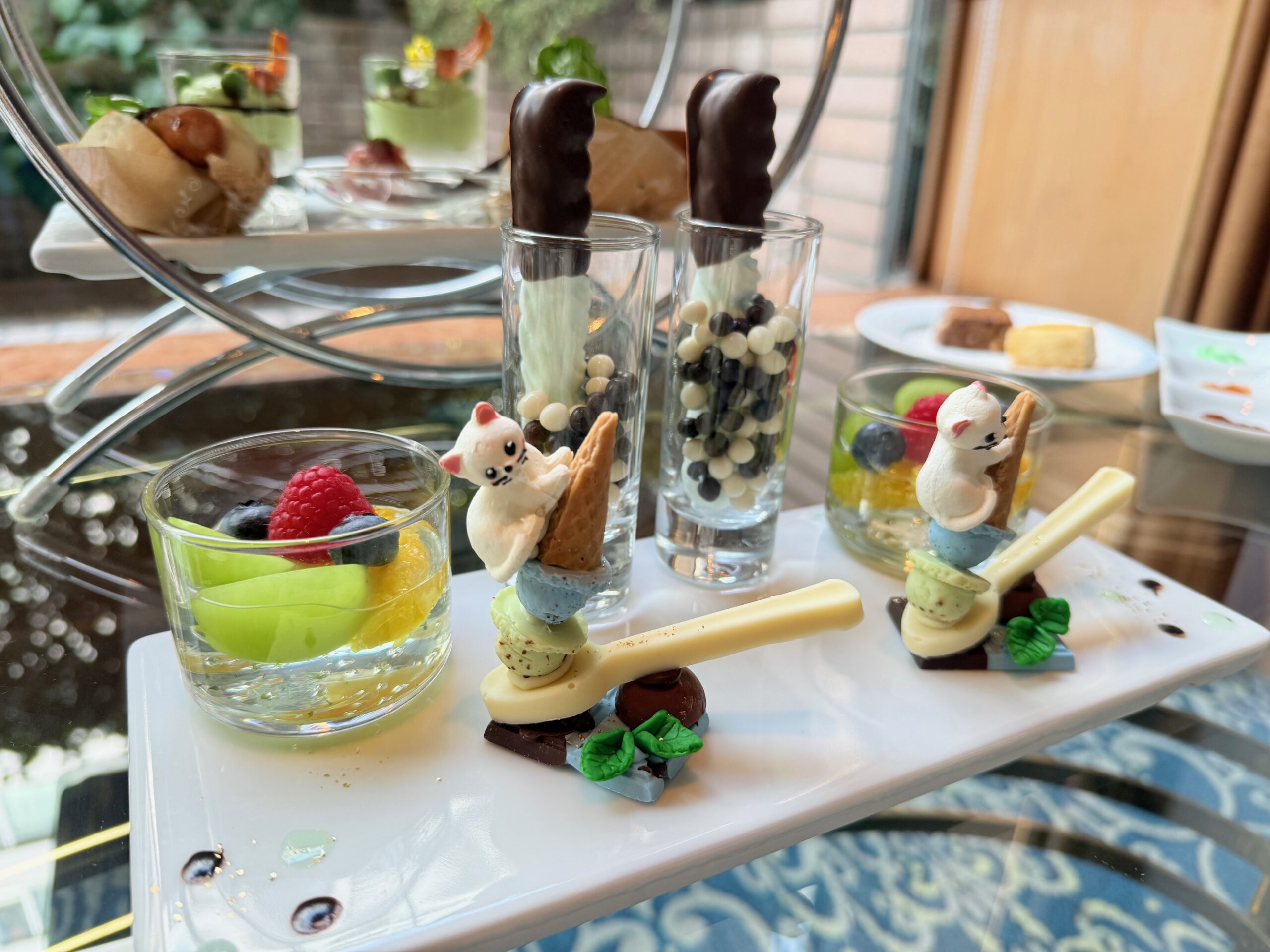 ロイヤルパークホテル・チョコミントアフタヌーンティーのスイーツ