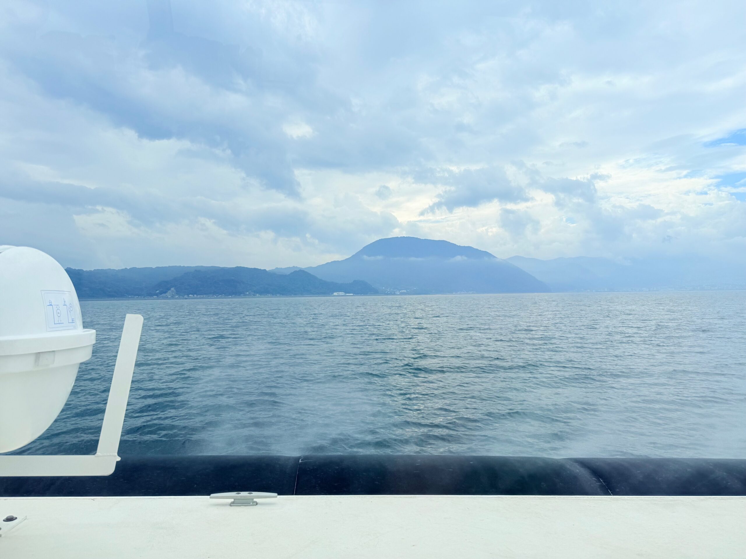 ホーバークラフトからの海と山の眺め