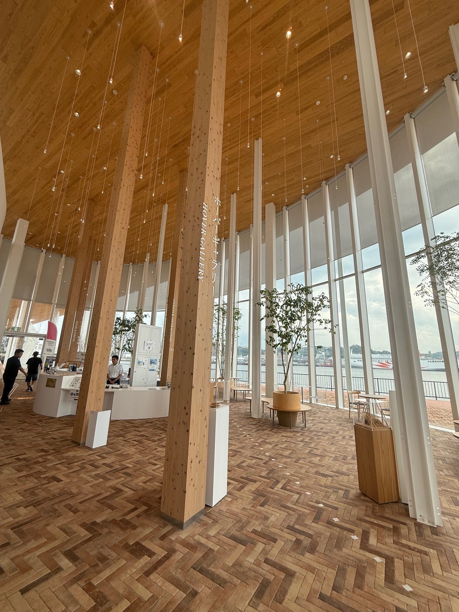 ホーバークラフトを降りた後の建物