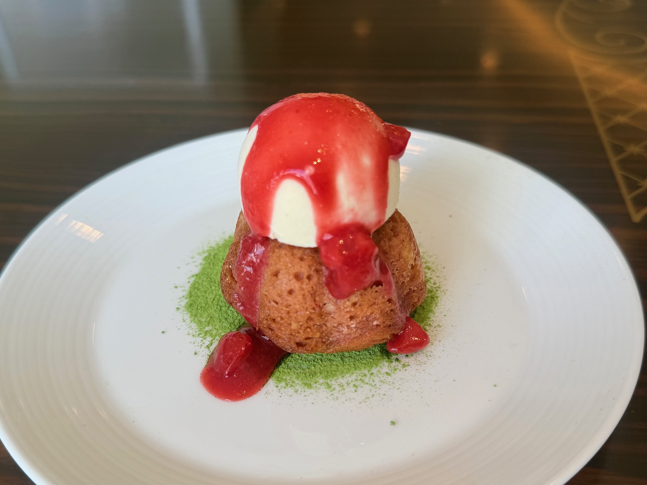 帝国ホテル「ホリデーティー”LUXE”」ストロベリーケーキ