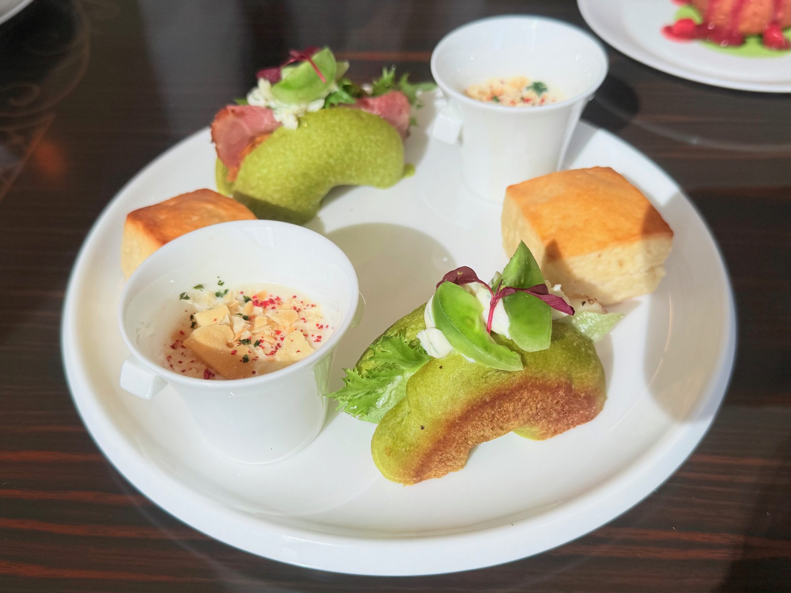 帝国ホテル「ホリデーティー”LUXE”」中段のセイボリー