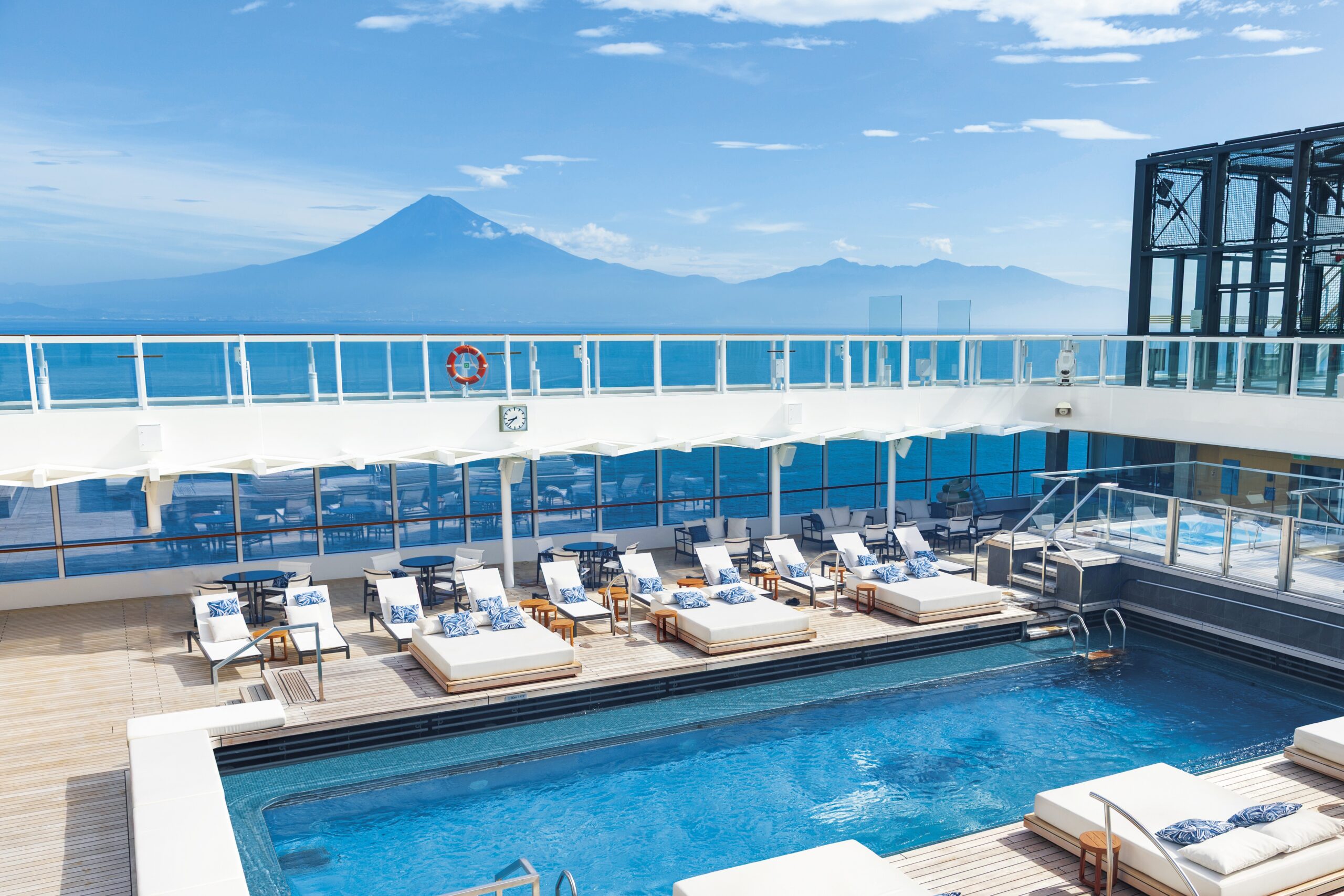 飛鳥Ⅲの船内のプール