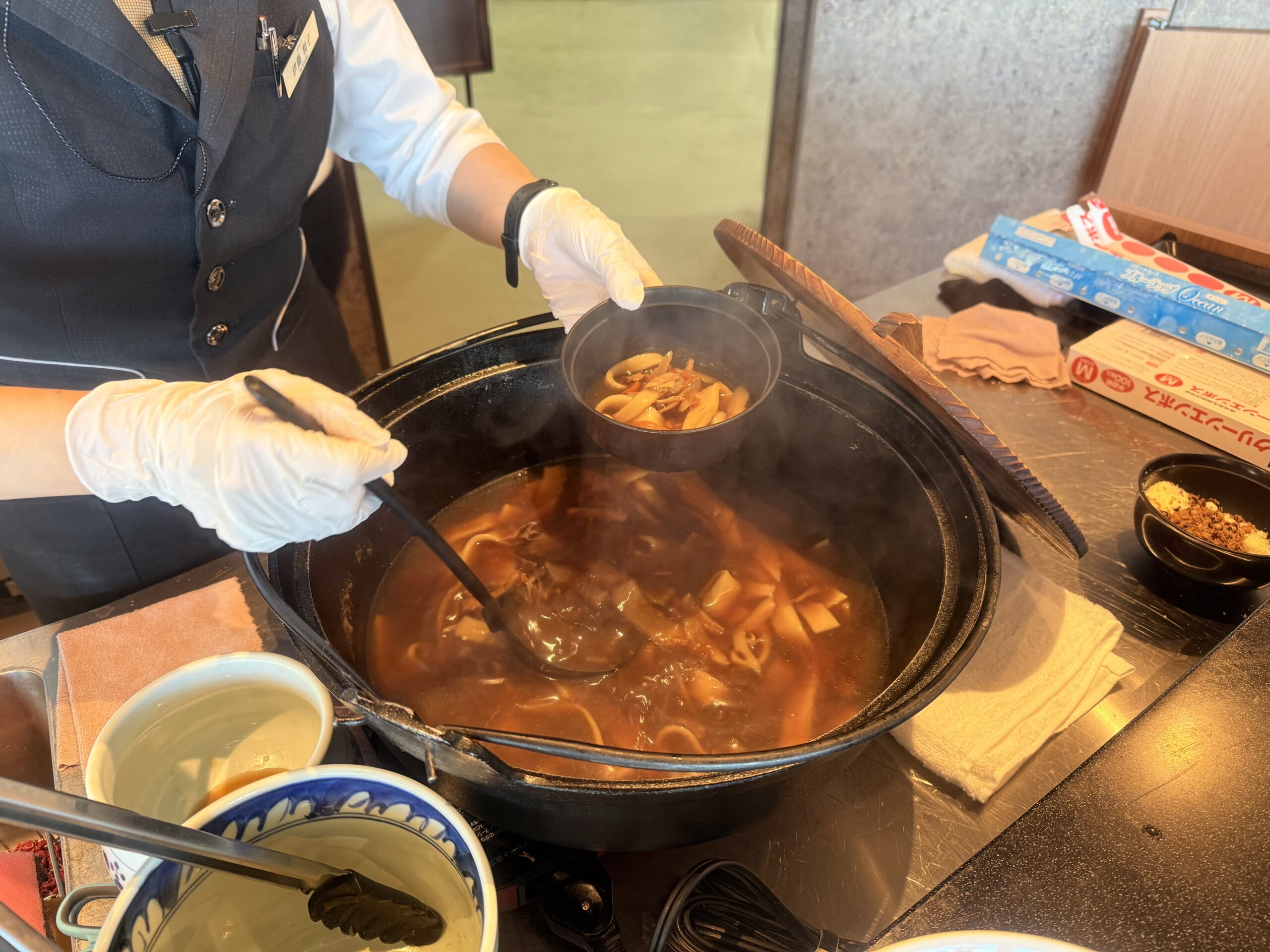 群馬県・伊香保温泉「ホテル木暮」朝食名物のおっ切り込みうどん