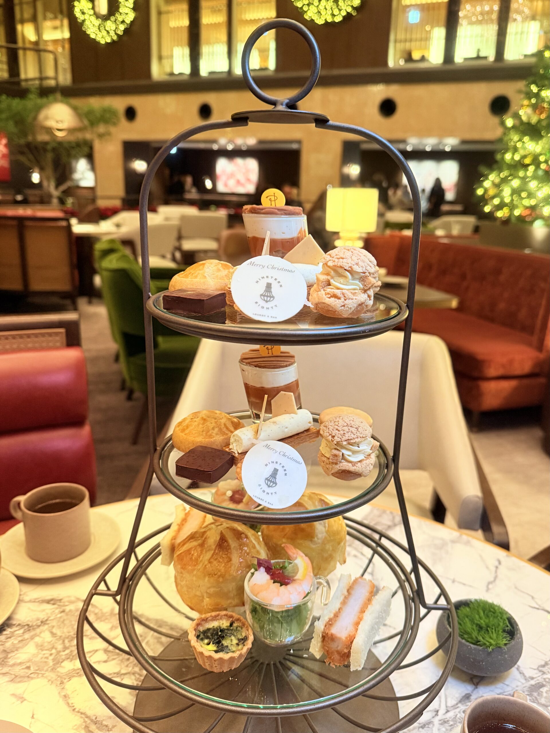 ハイアットリージェンシー東京のホワイトクリスマスアフタヌーンティーのティースタンド