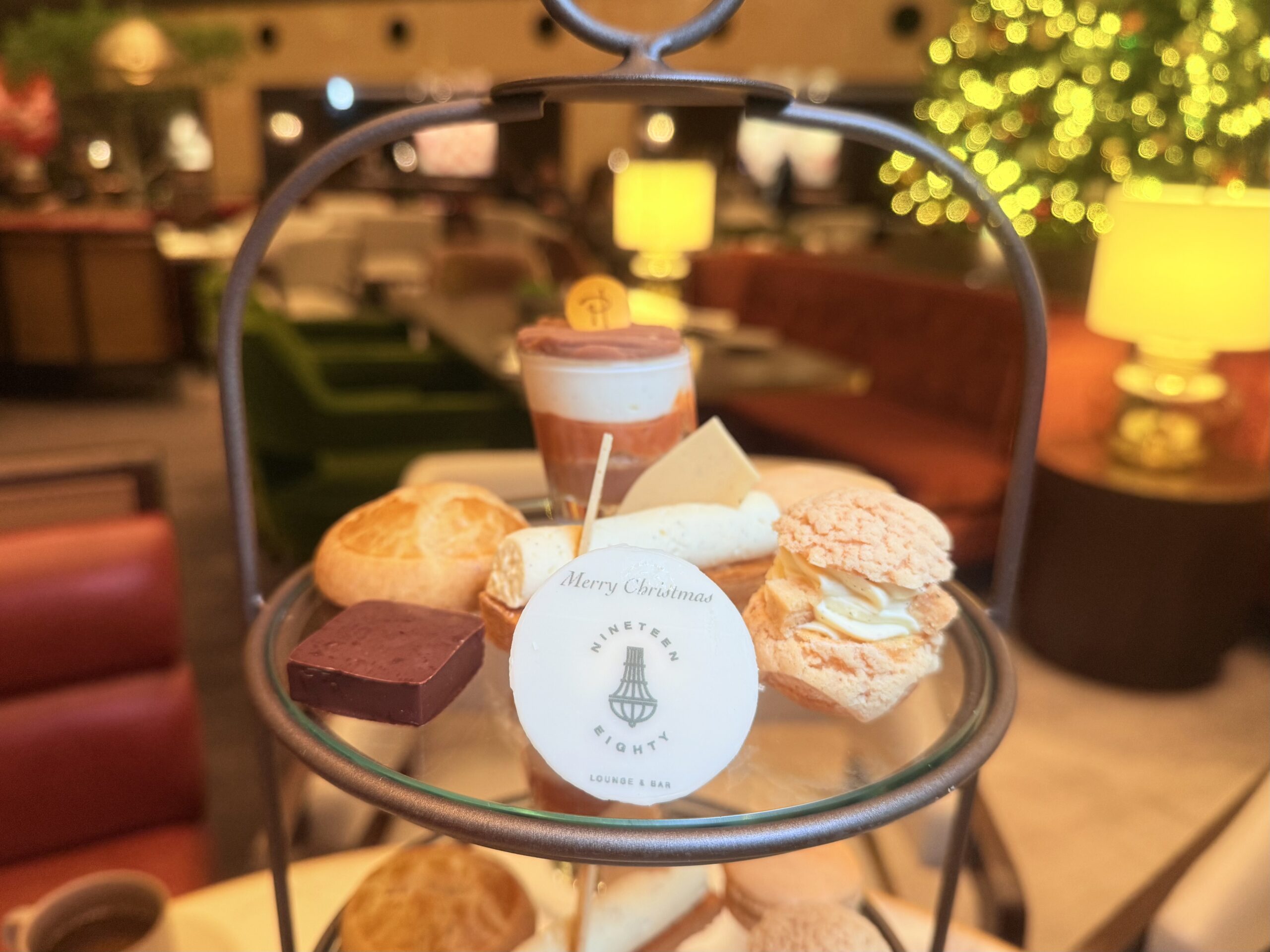 ハイアットリージェンシー東京のホワイトクリスマスアフタヌーンティーの上段スイーツ