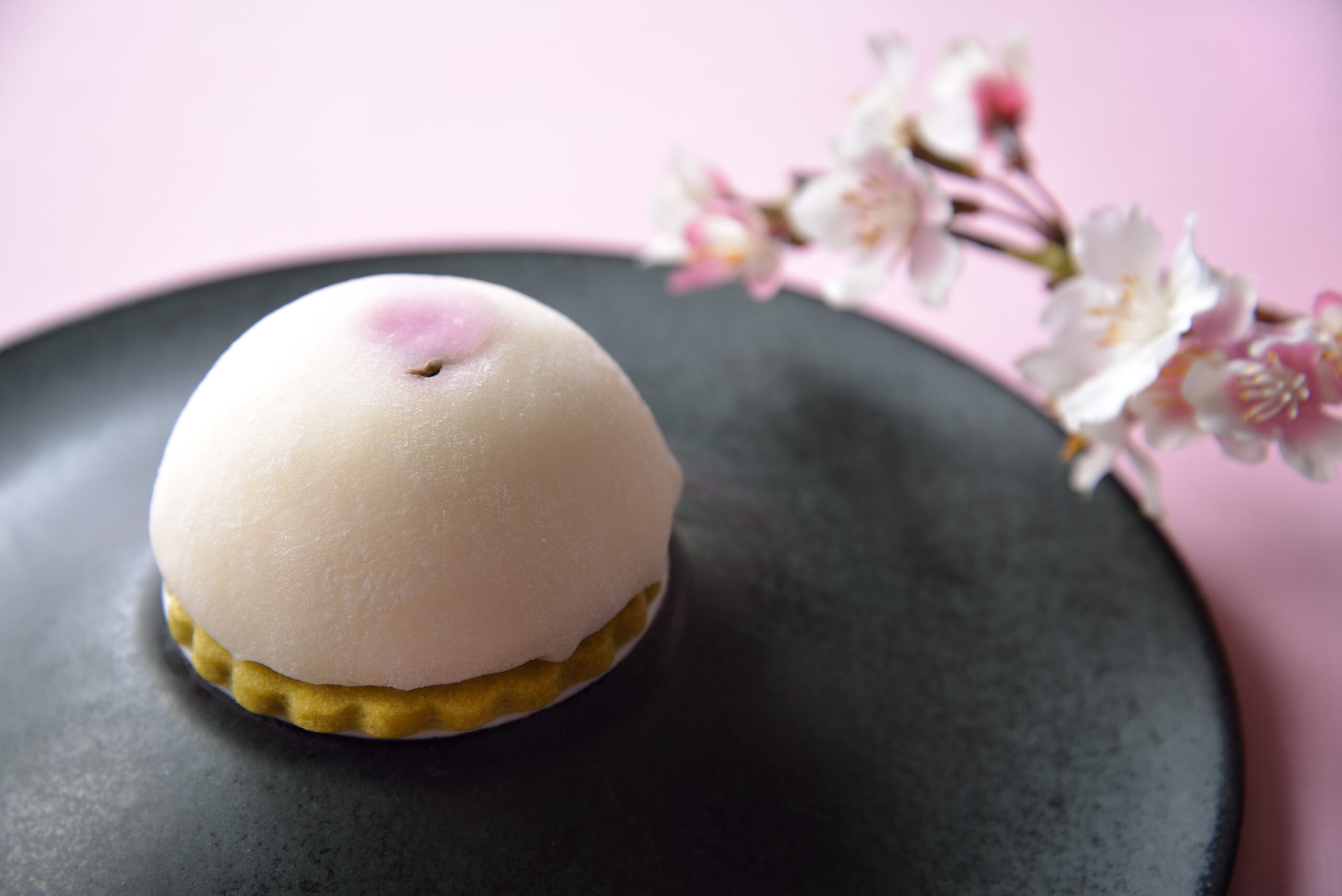 目でも舌でも楽しめる華やかな桜スイーツ