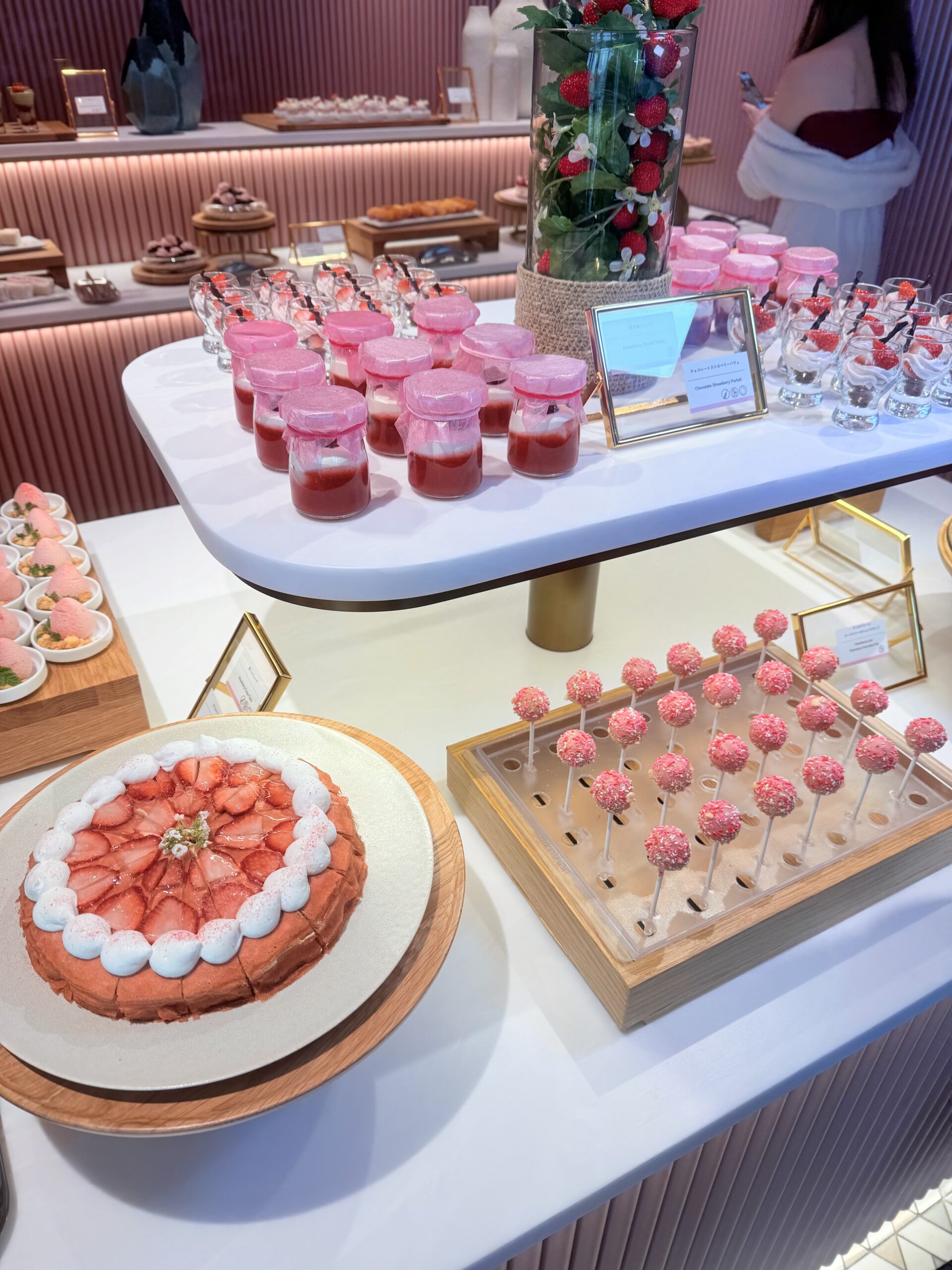 ウェスティン横浜恋するいちごビュッフェのいちごスイーツたち