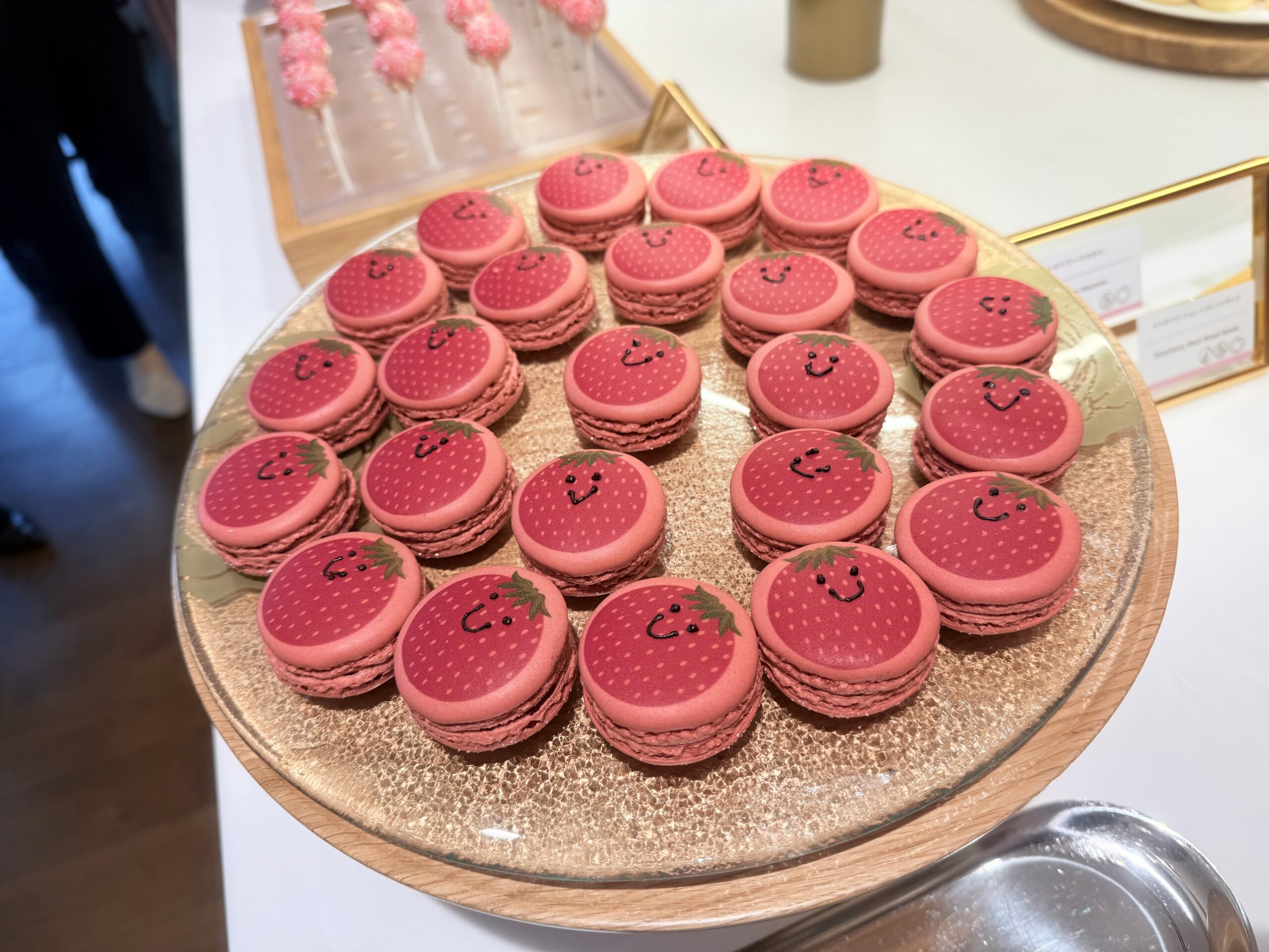 ウェスティン横浜恋するいちごビュッフェのいちごのマカロン