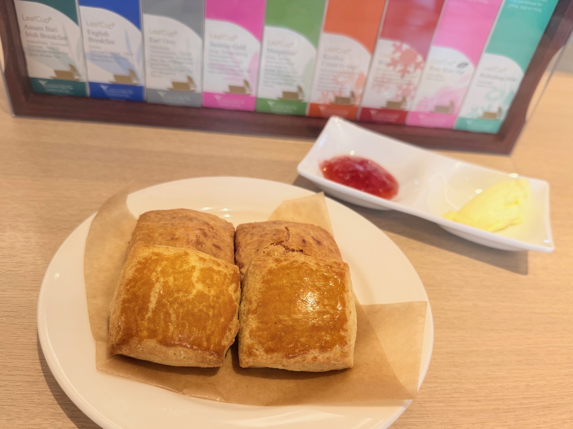 ダブルツリーバイヒルトン東京有明ストロベリーアフタヌーンティーのスコーン