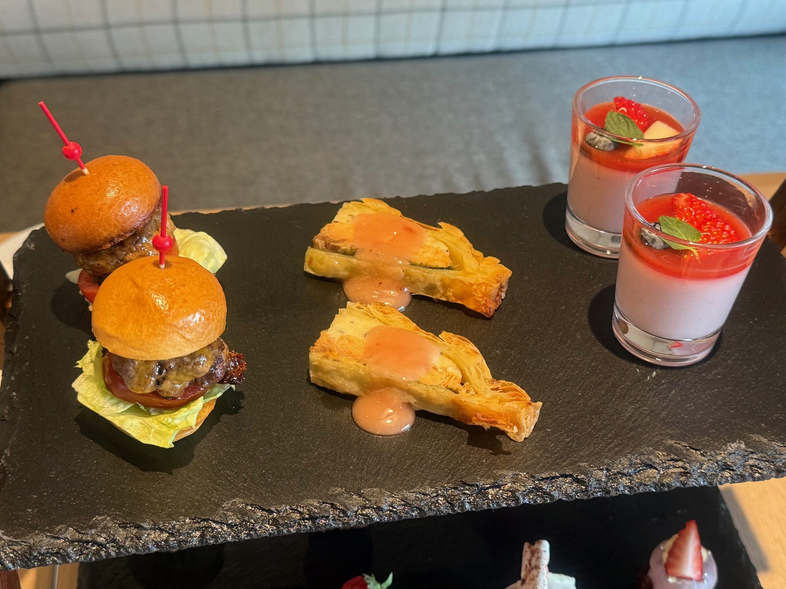 ダブルツリーバイヒルトン東京有明ストロベリーアフタヌーンティーのセイボリー