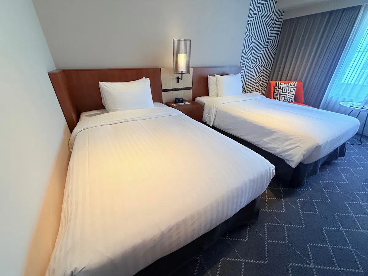 コートヤードバイマリオット新大阪ステーション客室のベッド