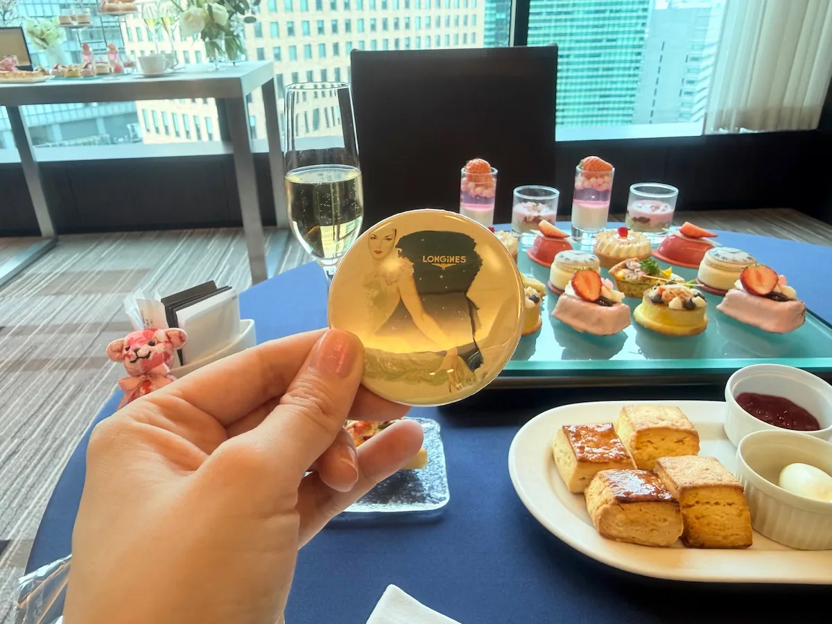 コンラッド東京 桜ストロベリーアフタヌーンティー with ロンジンプチギフト