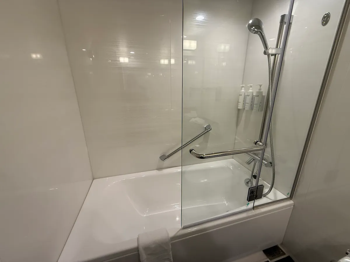 コートヤードバイマリオット新大阪ステーション客室シャワー