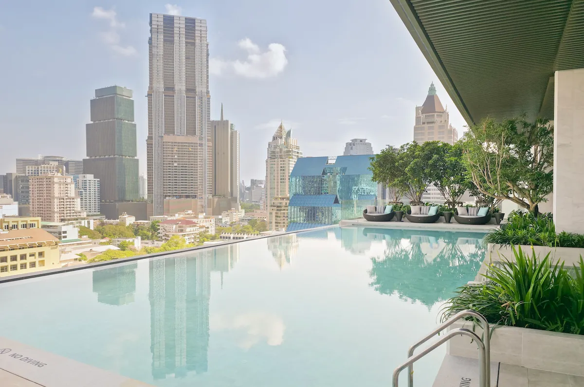 グランドニッコー・バンコク サトーンの屋外プール