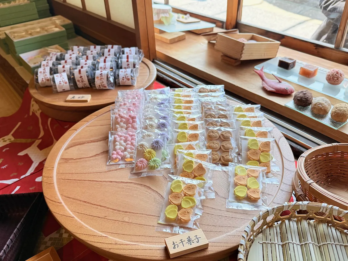 奈良・和菓子「樫舎」店内に置かれている和菓子