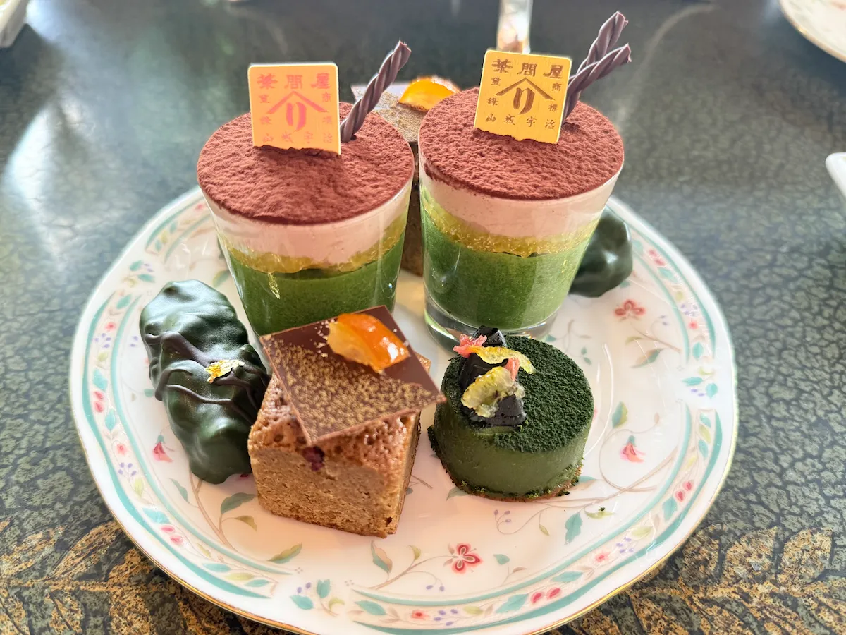 宇治茶アフタヌーンティー with 辻利兵衛本店の上段スイーツ