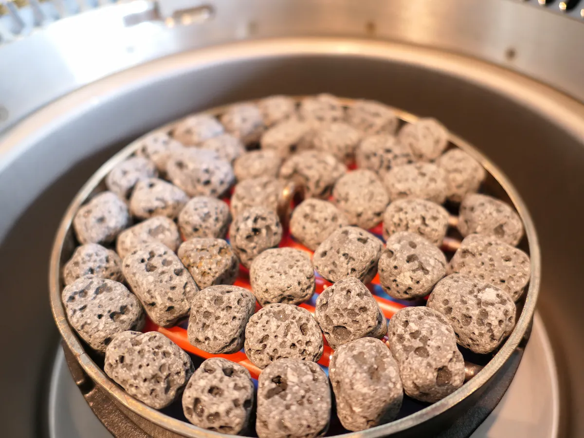 富士山の火山石を使った無煙ロースター