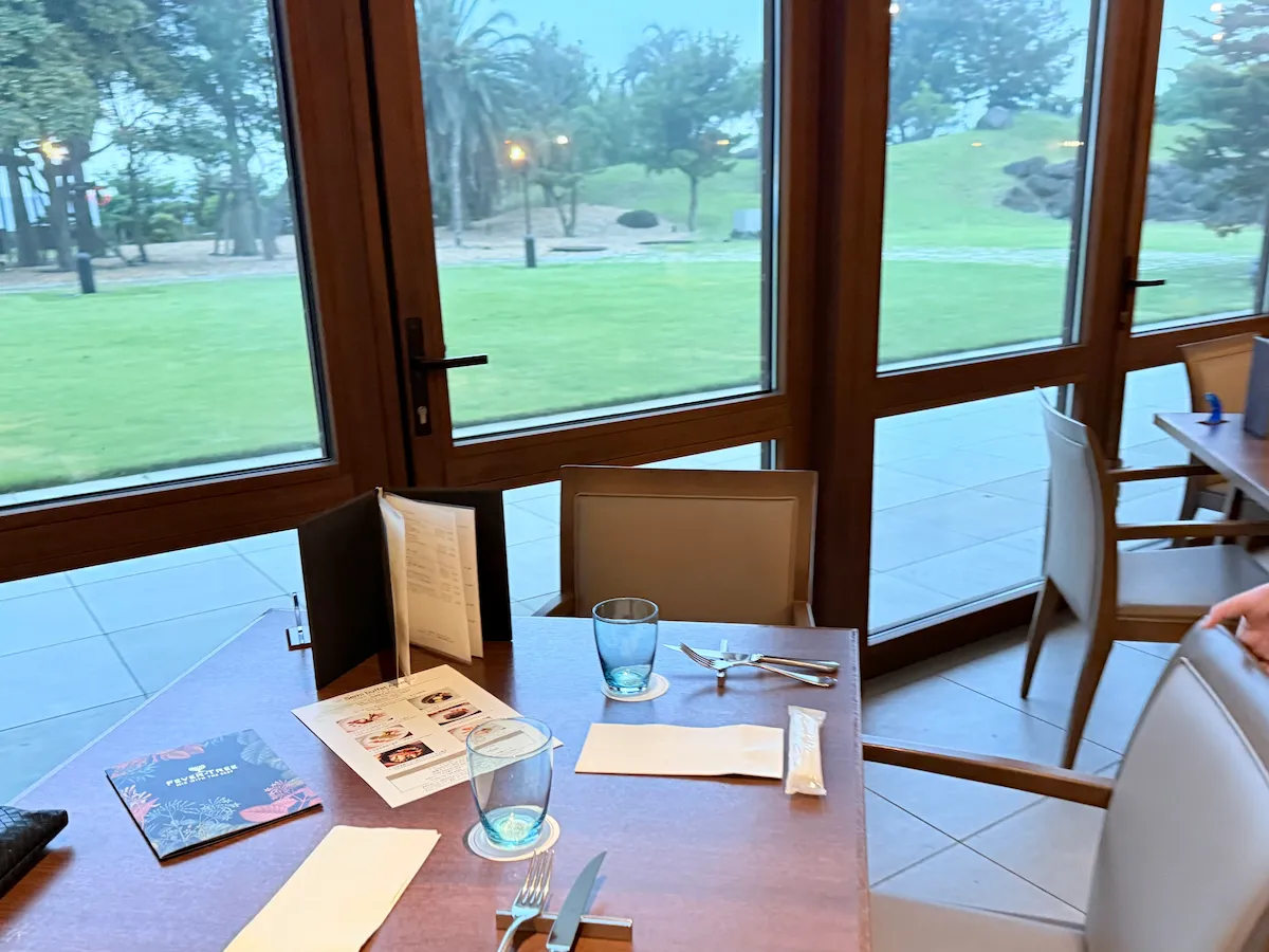 大磯プリンスホテル・SDININGのテーブル席