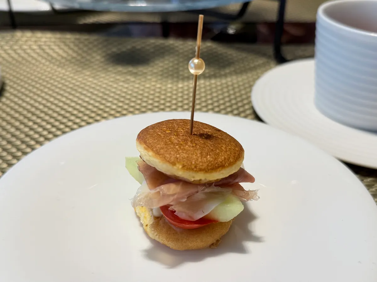 ザ・キタノホテル東京 夏庭のアフタヌーンティー セイボリー 米粉のパンケーキ