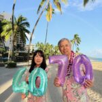 ヒルトンハワイアンビレッジのビーチエリアで結婚４０周年記念写真（虹がかかる）