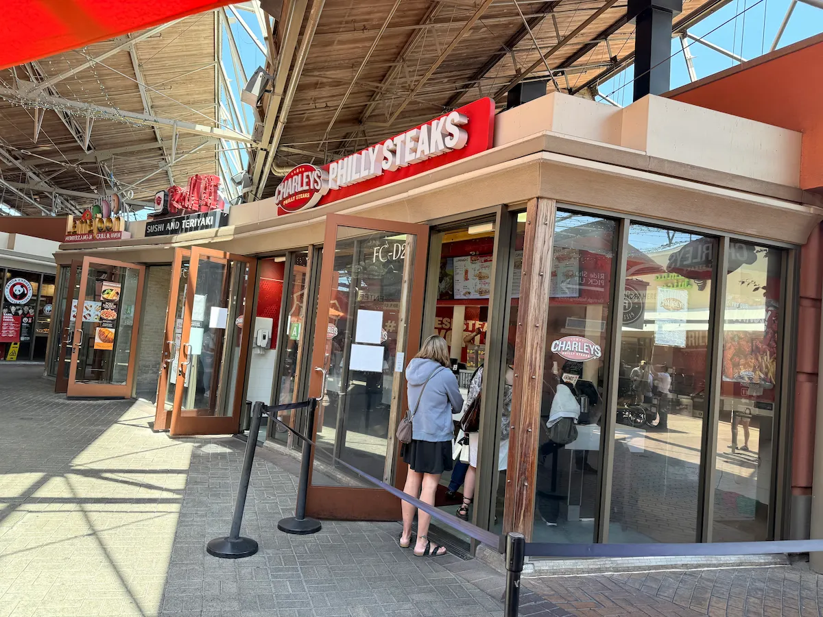 CHARLEYS PHILLY STEAKS（シタデルアウトレット）