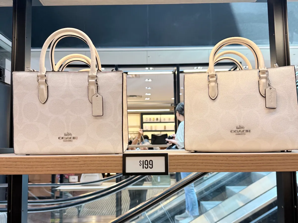 COACHスクエア型のバッグ（シタデルアウトレット）