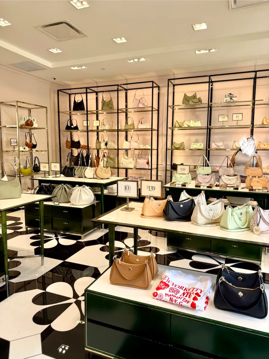Kate Spade店内（シタデルアウトレット）